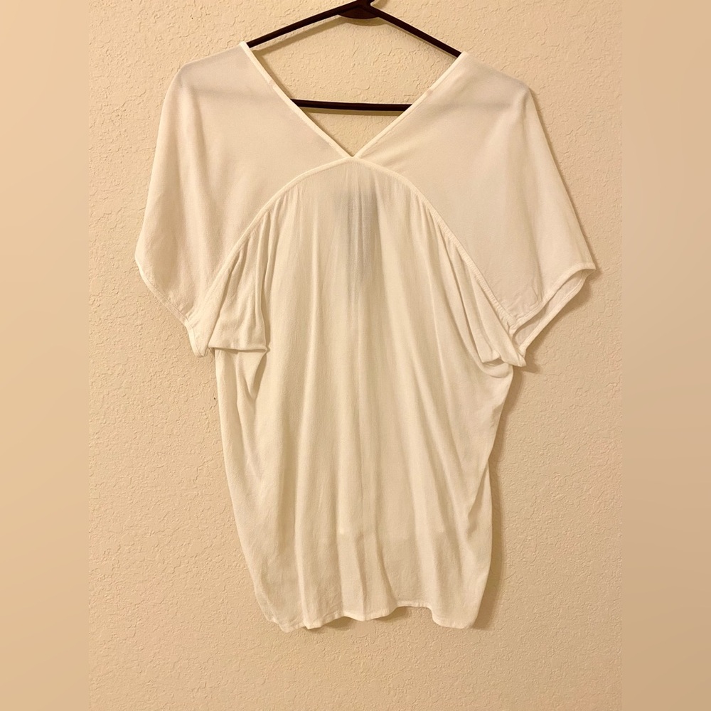 High-Low Contemporary Oversized Top - Picture 3 of 4